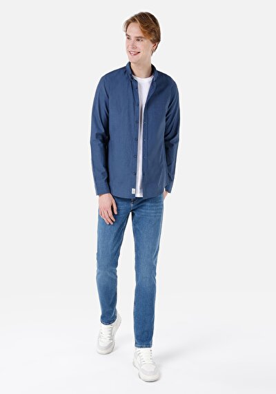 صورة من قميص نحيف رقبة مستقيم رجالي أزرق كحلي كم طويل قميص