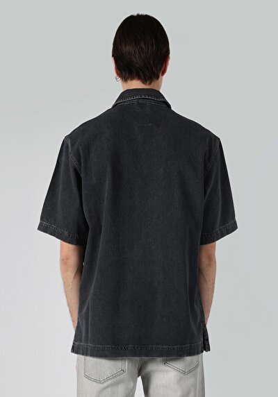 اعرض التفاصيل لـ قميص بأكمام قصيرة بياقة كلاسيكية كبيرة الحجم