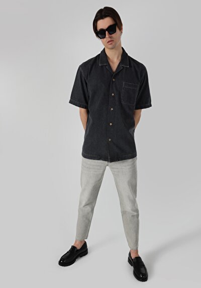 اعرض التفاصيل لـ قميص بأكمام قصيرة بياقة كلاسيكية كبيرة الحجم