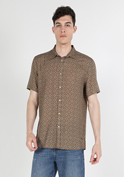 اعرض التفاصيل لـ قميص عادي رقبة مطبوع رجالي بيج كم قصير قميص