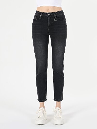 صورة من نحيف خصر متوسط ساق مستقيمة نسائي جينز أسود