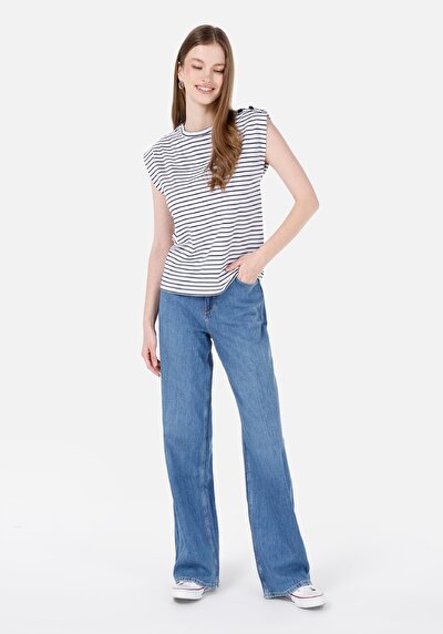 صورة من أزرق بحري للنساء تي شيرت بأكمام قصيرة