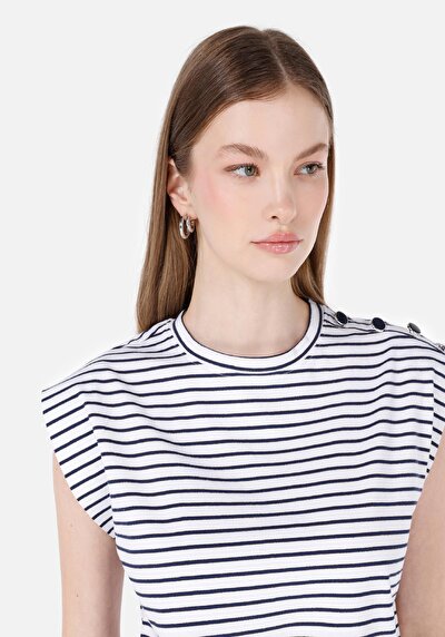 صورة من أزرق بحري للنساء تي شيرت بأكمام قصيرة