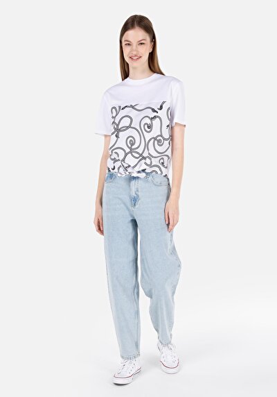 صورة من رقبة مستديرة مطبوعة نسائية أبيض قصيرة أكمام تي شيرت