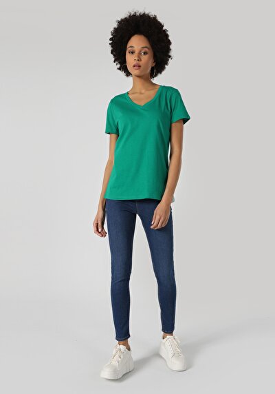 صورة من أخضر للنساء تي شيرت بأكمام قصيرة