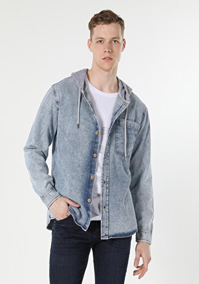 صورة من أزرق للرجال قميص  كم طويل