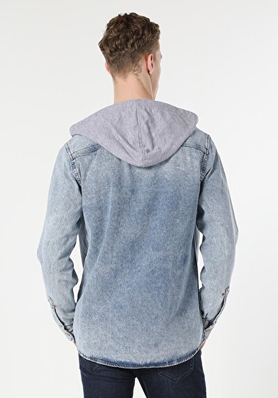 صورة من أزرق للرجال قميص كم طويل