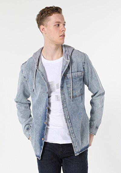 صورة من أزرق للرجال قميص كم طويل