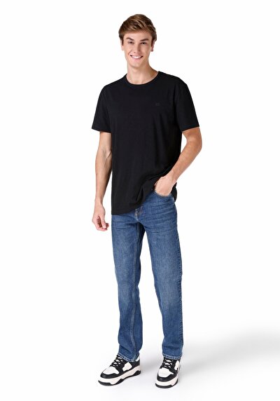 صورة من كومفورت فيت رقبة مستديرة مستقيم رجالي أسود كم قصير تي شيرت