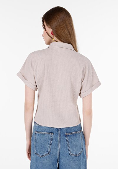 صورة من قميص رقبة مستقيم نسائي بيج كم قصير تي شيرت