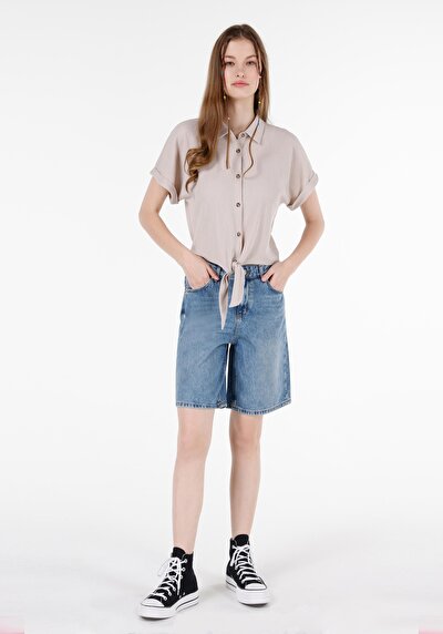 صورة من قميص رقبة مستقيم نسائي بيج كم قصير تي شيرت