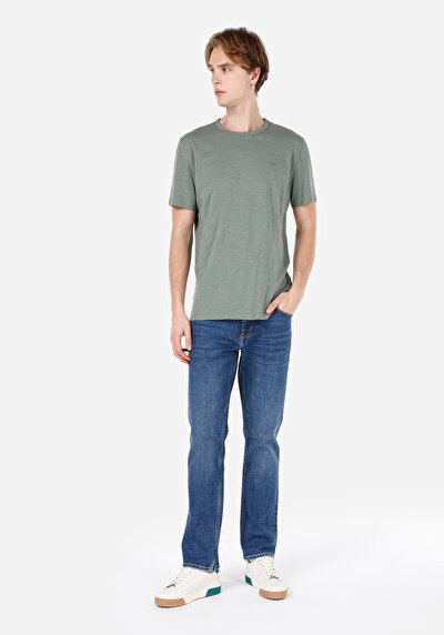 صورة من كومفورت فيت رقبة مستديرة مستقيم رجالي أخضر كم قصير تي شيرت