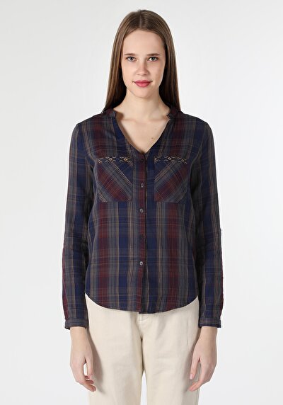 اعرض التفاصيل لـ قميص نسائي باللون الأزرق الداكن بياقة منقوشة بياقة قاضية