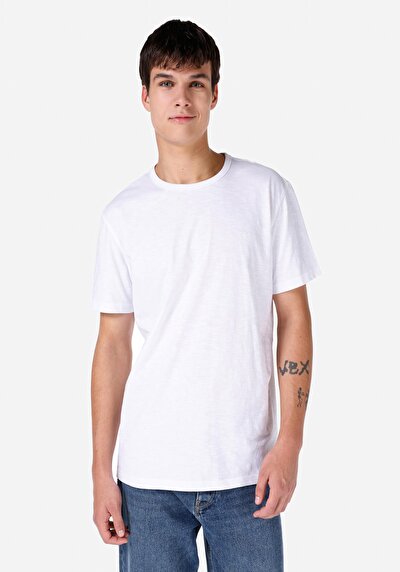 صورة من كومفورت فيت رقبة مستديرة مستقيم تي شيرت رجالي أبيض بأكمام قصيرة