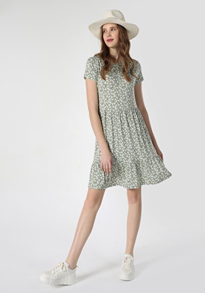 صورة من   زهري نسائي أخضر فستان قصير الأكمام