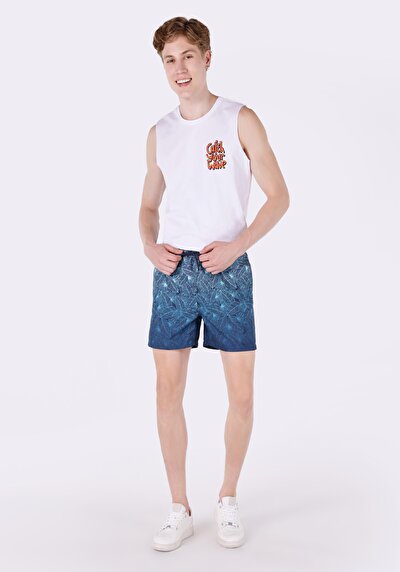 صورة من شورت سباحة بطبعة رجالية باللون الأزرق الداكن