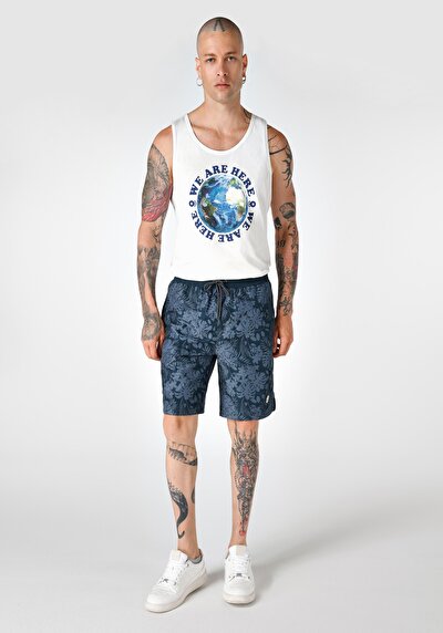 صورة من شورت سباحة أسود بطبعة Slim Fit