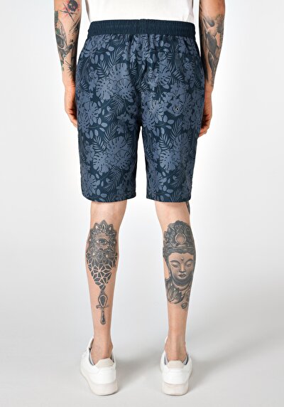 صورة من شورت سباحة أسود بطبعة Slim Fit