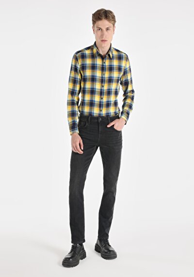 صورة من أسود للرجال بناطيل