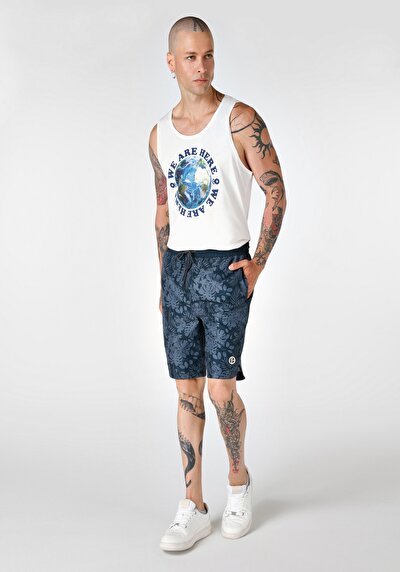 صورة من شورت سباحة أسود بطبعة Slim Fit