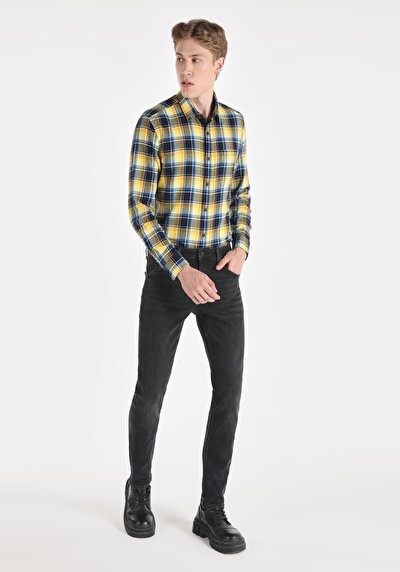 صورة من أسود للرجال بناطيل