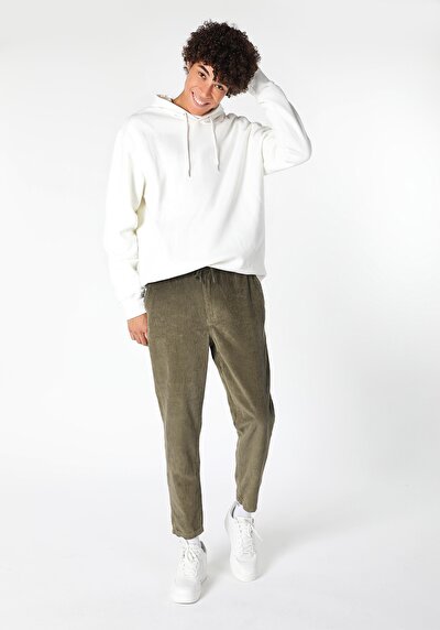 صورة من كاكي للرجال بناطيل