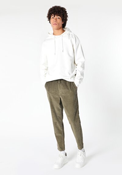 صورة من كاكي للرجال بناطيل