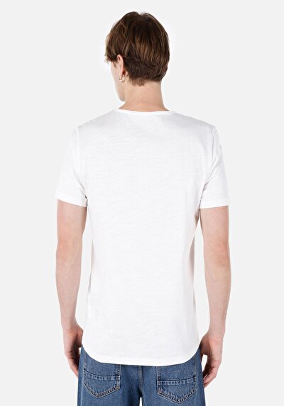 صورة من رقبة مستديرة مستقيم تي شيرت أبيض بأكمام قصيرة للرجال