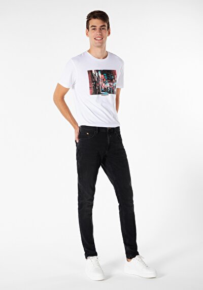 صورة من دينيم للرجال بناطيل