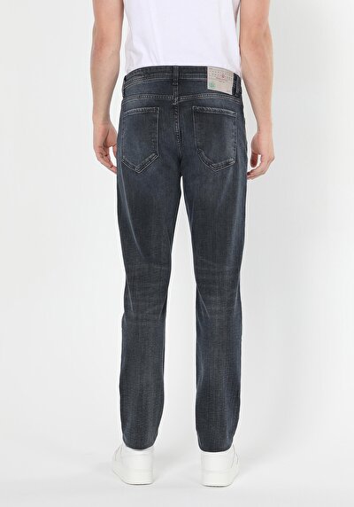 اعرض التفاصيل لـ أزرق داكن للرجال بناطيل