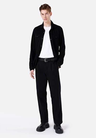 صورة من  الخصر المتوسط ساق مستقيمة بنطلون أسود للرجال