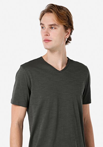 صورة من على شكل V رقبة مستقيم رجالي أخضر كم قصير تي شيرت