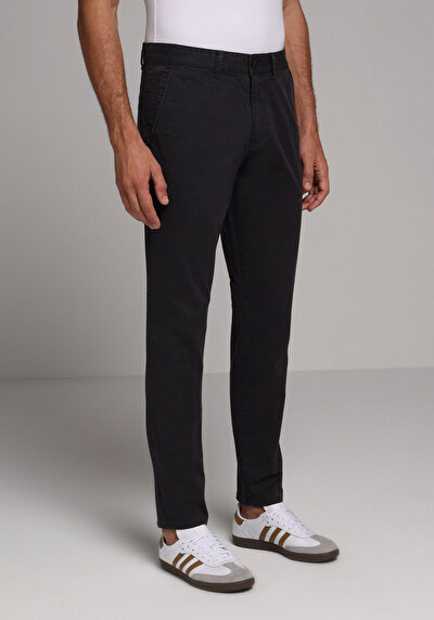 صورة من رمادي للرجال بناطيل