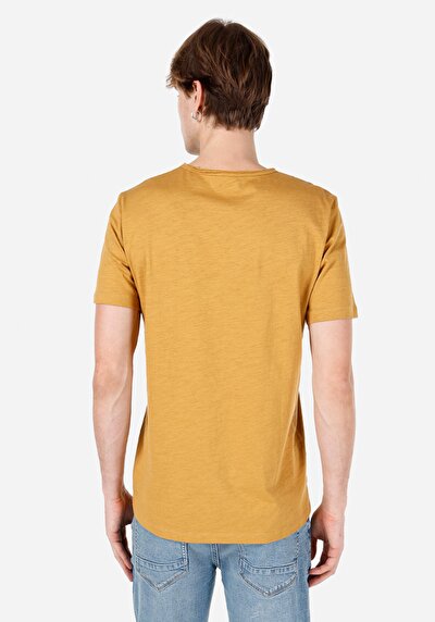 صورة من على شكل حرف V رقبة مستقيم للرجال ساري كم قصير تي شيرت