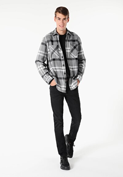 صورة من دينيم للرجال بناطيل