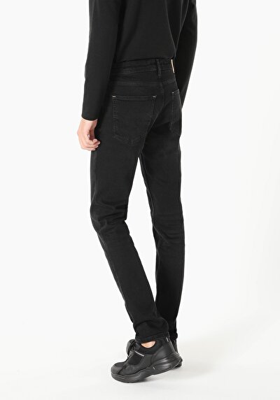 صورة من دينيم للرجال بناطيل