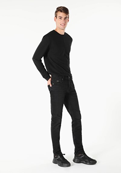 صورة من دينيم للرجال بناطيل