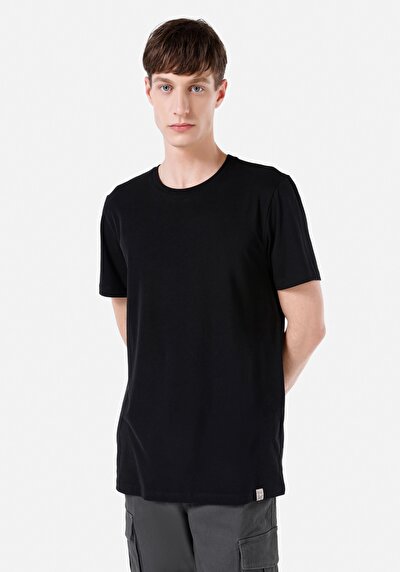 صورة من أسود للرجال تي شيرت بأكمام قصيرة