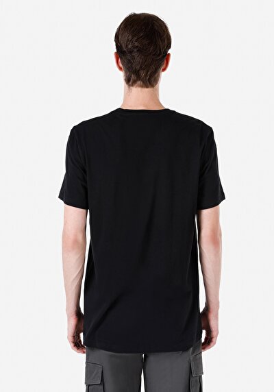 صورة من أسود للرجال تي شيرت بأكمام قصيرة