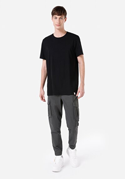 صورة من أسود للرجال تي شيرت بأكمام قصيرة