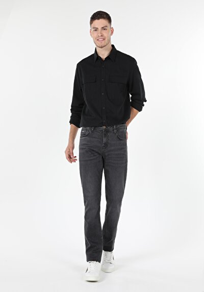 صورة من دينيم للرجال بناطيل