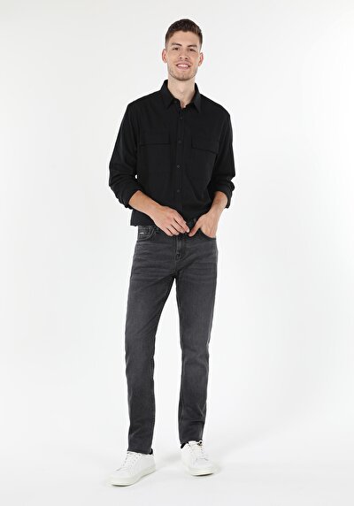 صورة من دينيم للرجال بناطيل