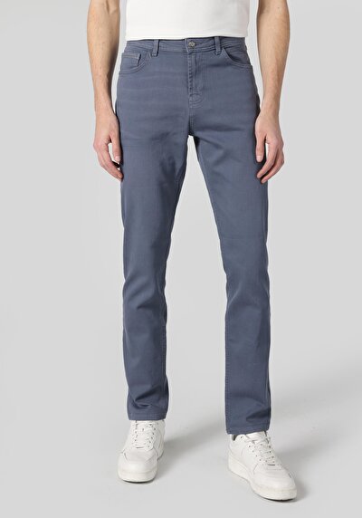 صورة من أزرق للرجال بناطيل