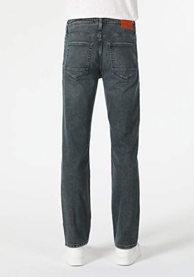 صورة من أخضر للرجال بناطيل