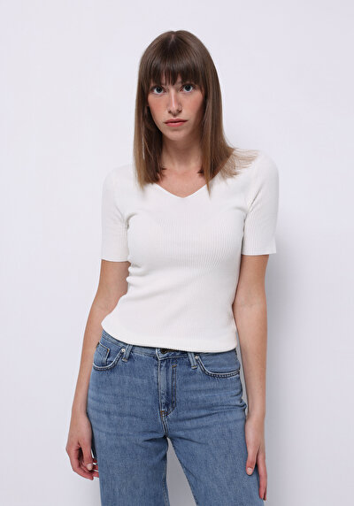 صورة من أبيض للنساء قميص  كم طويل