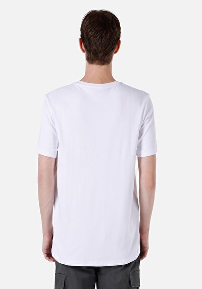 صورة من رقبة مستديرة مستقيم تي شيرت أبيض بأكمام قصيرة للرجال