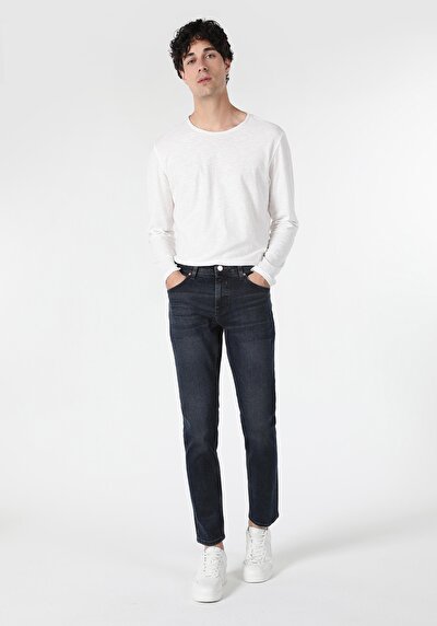 صورة من أزرق للرجال بناطيل