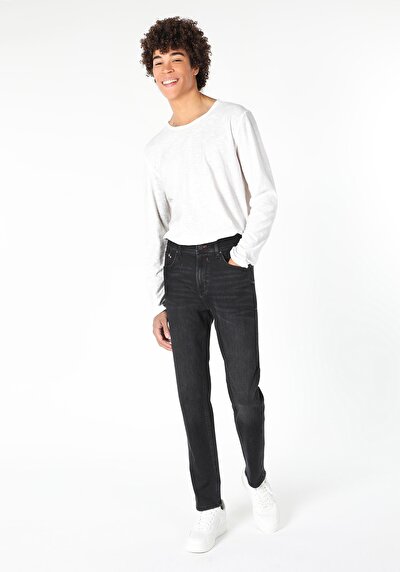 صورة من دينيم للرجال بناطيل