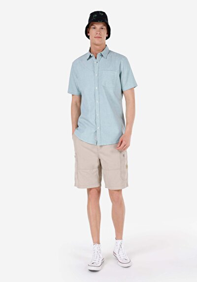 صورة من قميص عادي رقبة مستقيم رجالي أخضر كم قصير قميص