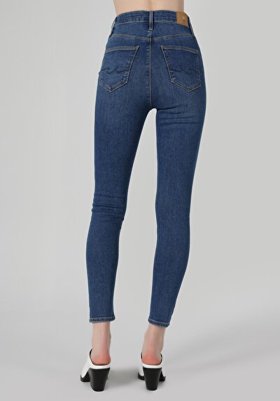 صورة من أزرق للنساء بناطيل